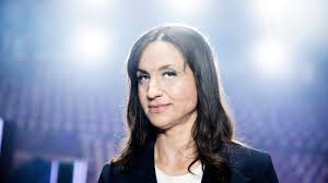 Stream all petra mede movies and tv shows for free with english and spanish subtitle. Petra Mede Slapper Bok Om Sin Uppvaxt Dn Se