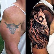 Dwayne johnson, popularly referred to as the rock, is the first 3rd generation wwe to have so many tattoos. Dwayne The Rock Johnsons 3 Tattoos Ihre Bedeutung Promi Tattoos