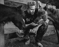 Hunnam's Physique - A Detailed View of his Nakedness