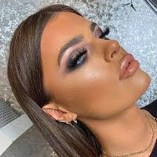 Danielle Roan's Instagram, Twitter & Facebook