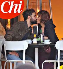 Riccardo scamarcio e valeria golino sono stati sorpresi insieme, a roma, ancora una volta, nell'aprile 2018. A Valeria Golino Piacciono Sempre Piu Giovani Dopo La Rottura Con Riccardo Scamarcio La 51enne Si E Gia Consolata E Questa Volta Lui E Un Ragazzino