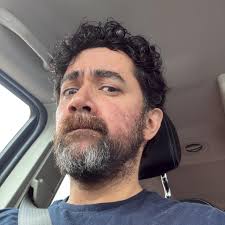 Piensa en la mala suerte de la persona que moleste a Trixie en la escuela,  su mamá es detective, su papá se vuelve fantasma y se hace espitiru  chocarrero en tu casa,