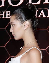 The model is signed to img models and one of the most successful models in the current fashion scenario. The Pony Facelift As Seen On Bella Hadid 50 Hairstyles That Will Make You Look Younger For Real Popsugar Beauty Middle East Photo 10