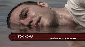 See more of toxikoma on facebook. Kult Egymasnak Feszul A Drogos Alfahim Es Az Istent Jatszo Pszichiater Itt A Toxikoma Elso Elozetese Hvg Hu