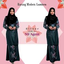 Kami adalah pemborong kain dull satin berbidang 60 dan harga yang kami tawarkan adalah yang terendah dipasaran. Kurung Modern Lumiera Kurung Modern Lumiera Kelebihan Kain Dull Satin Nama Diberi Kain Licin Kain Sejuk Kain Sangat Selesa Cora Fashion Modern Abaya