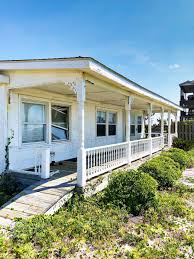 Abandoned Historic Beach Cottage Tour Before Demolition In 2020 Beach Cottages For Sale Beach Cottages Cottage