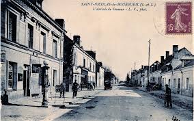 Saint nicolas de bourgueil may be a small appellation but it has a big personality! Saint Nicolas De Bourgueil La Rue Principale En Arrivant De Saumur Carte Postale Ancienne Et Vue D Hier Et Aujourd Hui Geneanet