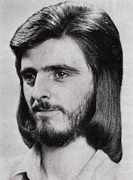 About weird hairstyles, many people do weird hairstyles for several purposes; 1970s Was A Hilariously Weird Period For Men S Hairstyles