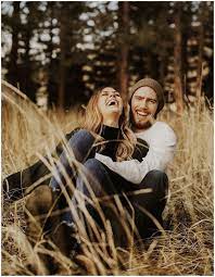Cute Couple Photographs You Must Try With Your Love Relationship Lovely Couple Creative Engagement Photo Couple Photography Poses Engagement Pictures Poses