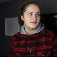 Ellie Cronshaw's Instagram, Twitter & Facebook