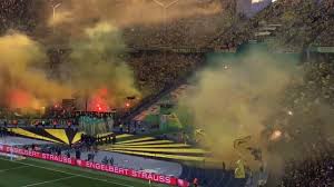 Die partie zwischen eintracht frankfurt und borussia dortmund wird in 186 ländern übertragen. Borussia Dortmund Pyro Show Im Pokalfinale 27 05 2017 Youtube