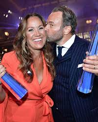 Under det 40 år långa kalla kriget som följde i andra världskrigets spår blev sport en symbol i den globala maktkampen mellan supermakterna. Nyhetsmorgon Grattis Till Kristallerna Alla Kara Facebook