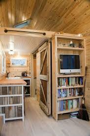 Petite Maison Bois En 18 Idees D Amenagement Fonctionnel Petite Maison Bois Maison Bois Interieurs De Toute Petite Maison