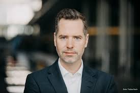 Han bor tillsammans med elliot schön. Christian Durr Wikipedia