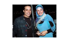 شاركت الفنانة هنا شيحة جمهورها أول صورة لشقيقتها الصغرى مايا وهي مرتدية للحجاب، بعد اعتزالها الفن. Ø§Ù„Ù‚ØµØ© Ø§Ù„ÙƒØ§Ù…Ù„Ø© ÙˆØ±Ø§Ø¡ Ø®Ù„Ø¹ Ø­Ù„Ø§ Ø´ÙŠØ­Ø© Ø§Ù„Ø­Ø¬Ø§Ø¨ Ù†ÙˆØ§Ø¹Ù…