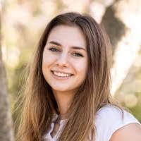 Elizabeth Nagy's Instagram, Twitter & Facebook