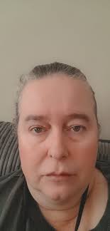 Hi all, it's Aura Wednesday 🙂 myself and Cavell Darrington are with you  today talking about auras, and reading yours if you post a pic of yourself  against a white background below 👇🏻