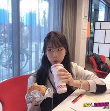 I love how engaged she is throughout the interview with ashley. League Of Legends About Lck Mc Park Jee Sun Bang S Girlfriend Not A Gamer