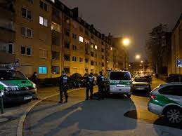 Лч :x wir hör heiß freundin julia und u. Drei Frauen In Nurnberg Niedergestochen Polizei Veroffentlicht Taterbeschreibung Nurnberg Nordbayern De