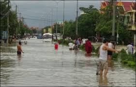 In het utrechtse leersum zijn vier gewonden gevallen door het noodweer, meldt een woordvoerder van de veiligheidsregio. Noodweer Vietnam Eist Zeker 25 Levens Times Of Suriname Grootste Landelijke Dagblad Van Suriname