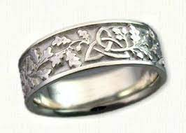 Celtic Triangle Knot With Oak Leaves Wedding Band Shown In 14kt White Gold We Make This Ring Celtic Wedding Rings Celtic Jewelry Vintage Engagement Rings