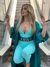 Galilea pierde el control y corre a empujones a andrea escalona de hoy. Likefluence Com See The Best Tweets From Andrea Escalona