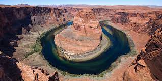 Curva de la herradura la curva de la herradura es el nombre del meandro en forma de herradura del río colorado situado cerca de la ciudad de page , en los estados unidos. La Curva De La Herradura En El Gran Canon Las Vegas En Tu Idioma