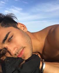 Colored Eyes Highkey My Weakness Guys With Green Eyes Boys With Green Eyes Black Hair Green Eyes