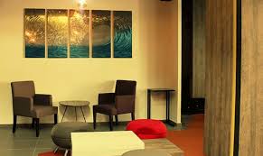 Visítanos y conoce nuestros espacios de coworking y oficinas privadas. Cardumen Coworking Coworkingfy