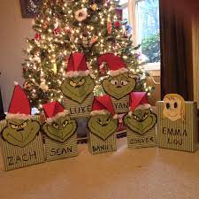 I loooooooooover her so much i hope she likes it. Grinch And Cindy Lou Who Wrapped Christmas Presents Christmas Presents For Kids Unique Gift Wrapping Christmas Grinch Christmas Decorations