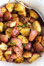 Garlic Parmesan Roasted Red Potatoes Are An Easy To Make Side Dish That Cooks In The Oven Rig Baked Red Potatoes Roasted Red Potatoes Roasted Red Skin Potatoes