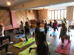 Our yoga seminars and intensives are a great way to enhance skills and explore new ideas. P Seminar Ethik