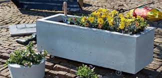 Bac à fleurs carcasse plancher essayer projets texture bois travaux manuels jardins. Realisez Une Jardiniere En Beton Pour Les Makers