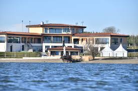 It has been confirmed that the world no.2 has purchased a. All About Novak Djokovic S Astonishing Lakeside Villa In Serbia Essentiallysports