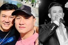 Hàn Thái Tú ngậm ngùi về thăm mộ cố ca sĩ Vân Quang Long