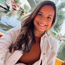 Ashlie Ruiz's Instagram, Twitter & Facebook