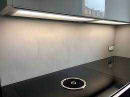 Um mit den täglichen anforderungen fertig zu werden sind andere materialien besser geeignet. Fugenlose Kuchenruckwand Es Muss Nicht Immer Ein Fliesenspiegel Sein Maler Knobloch