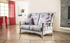 Imbottitura in schiuma con sospensione a molle. Divano In Stile Rustico O Country Idfdesign