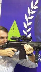 Jair Messias Bolsonaro - VOCÊ AINDA TERÁ SUA ARMA DE FOGO No dia de hoje o  Jornal O GLOBO cedeu espaço para que pudesse escrever Editorial contra o  Estatuto do Desarmamento. A