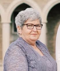 Lynn Mutter's Instagram, Twitter & Facebook