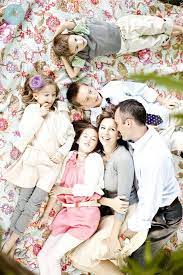 Portrait Photography Inspiration Beautiful Family Portraits Done By Ashlee Raubach Photography Magazine Leading Photography Magazine Bring You The Bes Family Portraits Family Photography Beautiful Family