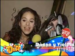 Danna paola sufrió un shock emocional porque no quería regresar a méxico y la pandemia le causó algunas crisis de ansiedad que sobrelleva gracias a la. Un Dia Con Danna Paola Y Violeta Isfel Parte 3 Youtube