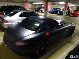 More specifically, this version features an exclusive, intensely phosphorescent yellow tint on the outside with black finish on the side panels and distinctive version. Mercedes Benz Sls Amg Matte Black Edition 19 Mai 2015 Autogespot