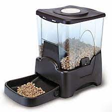 Each compartment can open independently based on a timer and can contain approximately 450 grams of dry or wet food. 30 Best Automatic Cat Feeder 2020 Cat Feeder Automatic Cat Feeder Pet Feeder