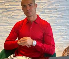 Retrouvez ici de nombreuses photos de coupe de cheveux cristiano ronaldo et trouvez l'inspiration pour votre coiffure. Cristiano Ronaldo A Perdu Tous Ses Cheveux Coups Francs