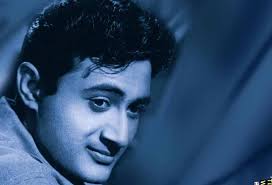 SUNEIL ANAND SON OF DEV ANAND ALWAYS STOOD BY HIM AND WALKED WITH HIM. HE  WAS MOST LOYAL AND DEDICATED TO HIS FATHER. HE DEDICATED HIS LIFE TO FATHER  AND EVEN DID