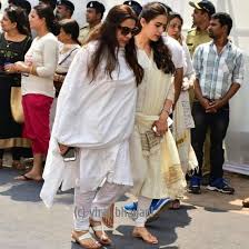 Saraalikhan And Mom Amritasingh Arrive To Pay Their Last Respects To The Legendary Sridevi Ripsridevi Casual Outfits Fashion Sara Ali Khan