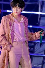 Kim taehyung aka v is a south korean singer, songwriter, record producer, dancer, and actor. Pin By Jp On V ê¹€íƒœí˜• é‡'æ³°äº¨ Kim Taehyung Taehyung Hot Taehyung