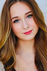 Anna Yager's Instagram, Twitter & Facebook