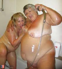 Granny nude in the shower 1. - ZB Porn
